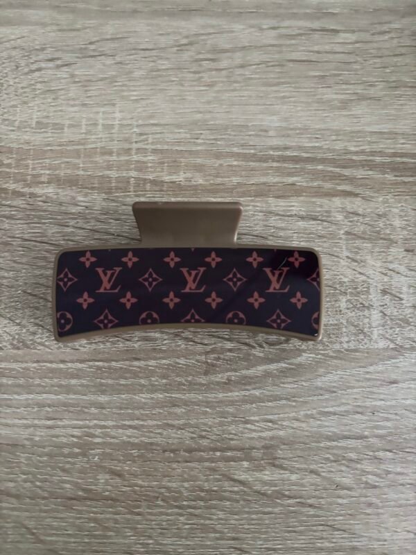 Brown Lv Clip